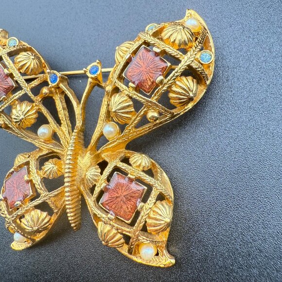 Avon Gold-Tone Butterfly Brooch With Ornate Design And Colorful Rhinestones‎ - Picture 3 of 7